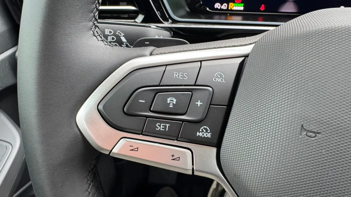 Life Maxi 1.5 eTSI eHybrid 19,7 kWh DSG Automaat 7 persoons | Navi by APP | Camera | Airco voor en achter | Stoelverwarming v | Adaptive Cruise | 17'' LMV