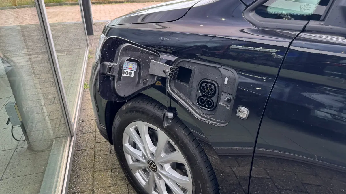 Life Maxi 1.5 eTSI eHybrid 19,7 kWh DSG Automaat 7 persoons | Navi by APP | Camera | Airco voor en achter | Stoelverwarming v | Adaptive Cruise | 17'' LMV