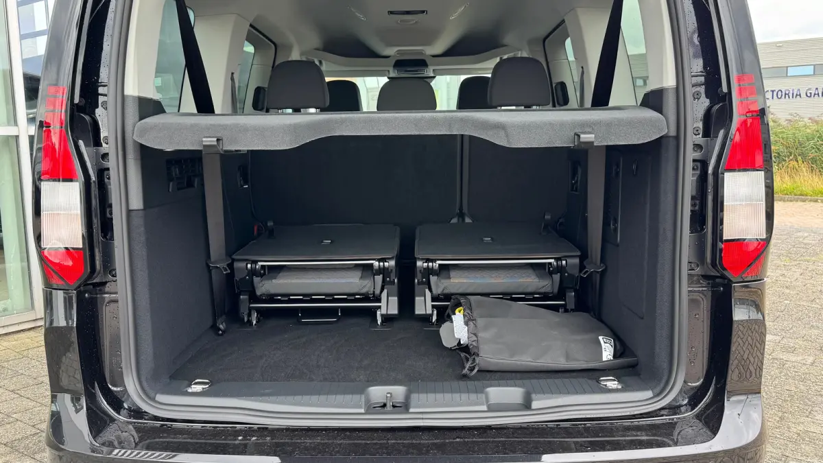 Life Maxi 1.5 eTSI eHybrid 19,7 kWh DSG Automaat 7 persoons | Navi by APP | Camera | Airco voor en achter | Stoelverwarming v | Adaptive Cruise | 17'' LMV