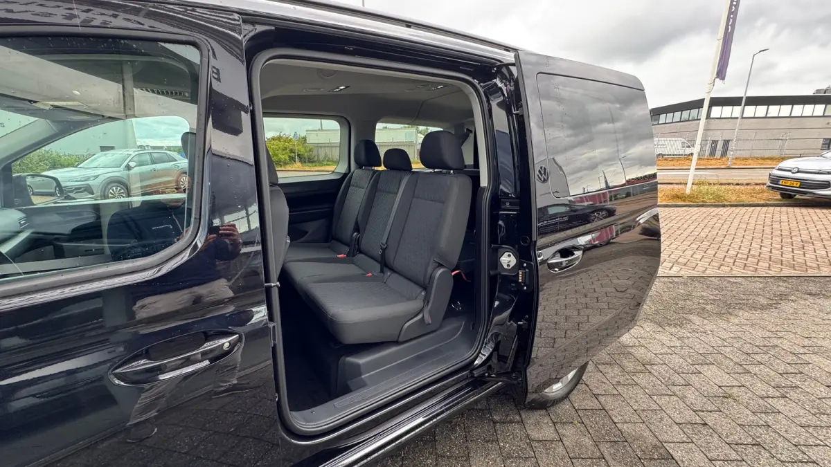 Life Maxi 1.5 eTSI eHybrid 19,7 kWh DSG Automaat 7 persoons | Navi by APP | Camera | Airco voor en achter | Stoelverwarming v | Adaptive Cruise | 17'' LMV