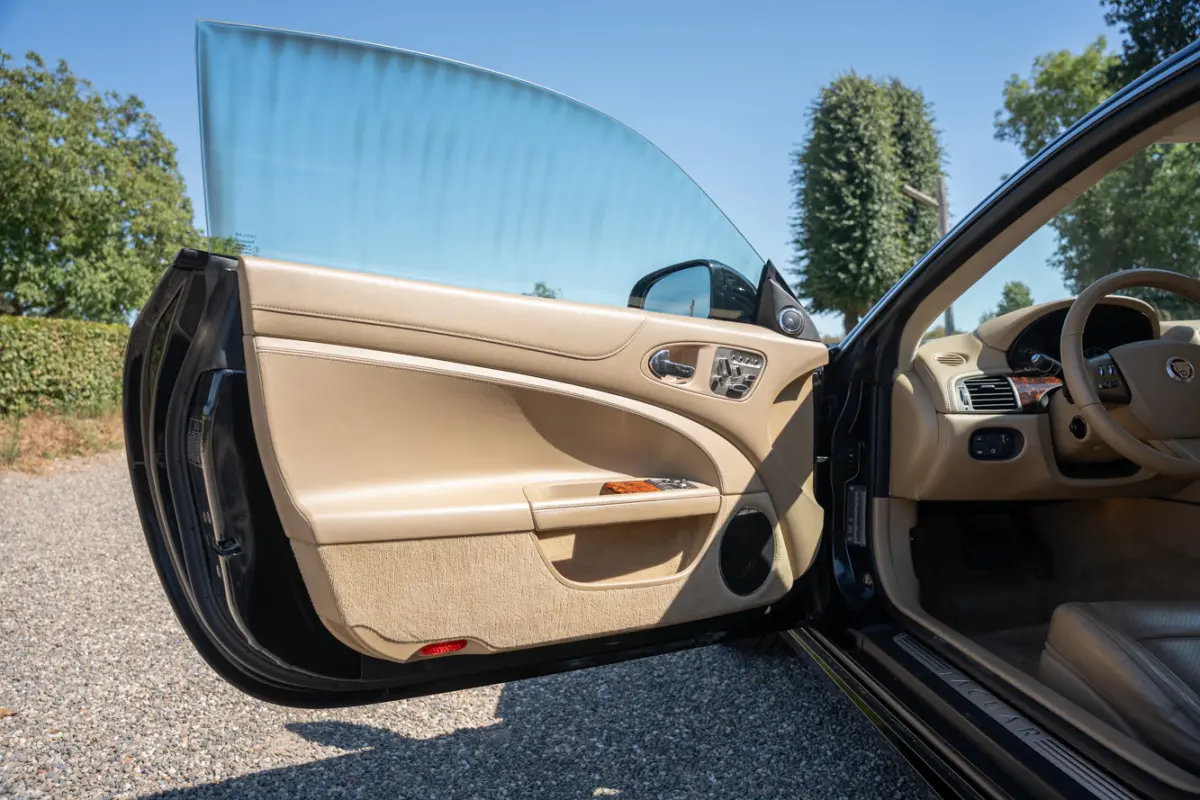 XKR 5.0 V8 Portfolio 510 pk | 100% Jaguar Service | 1e Eigenaar | Clima | Cruise | Leder | Navi | Stoelkoeling |