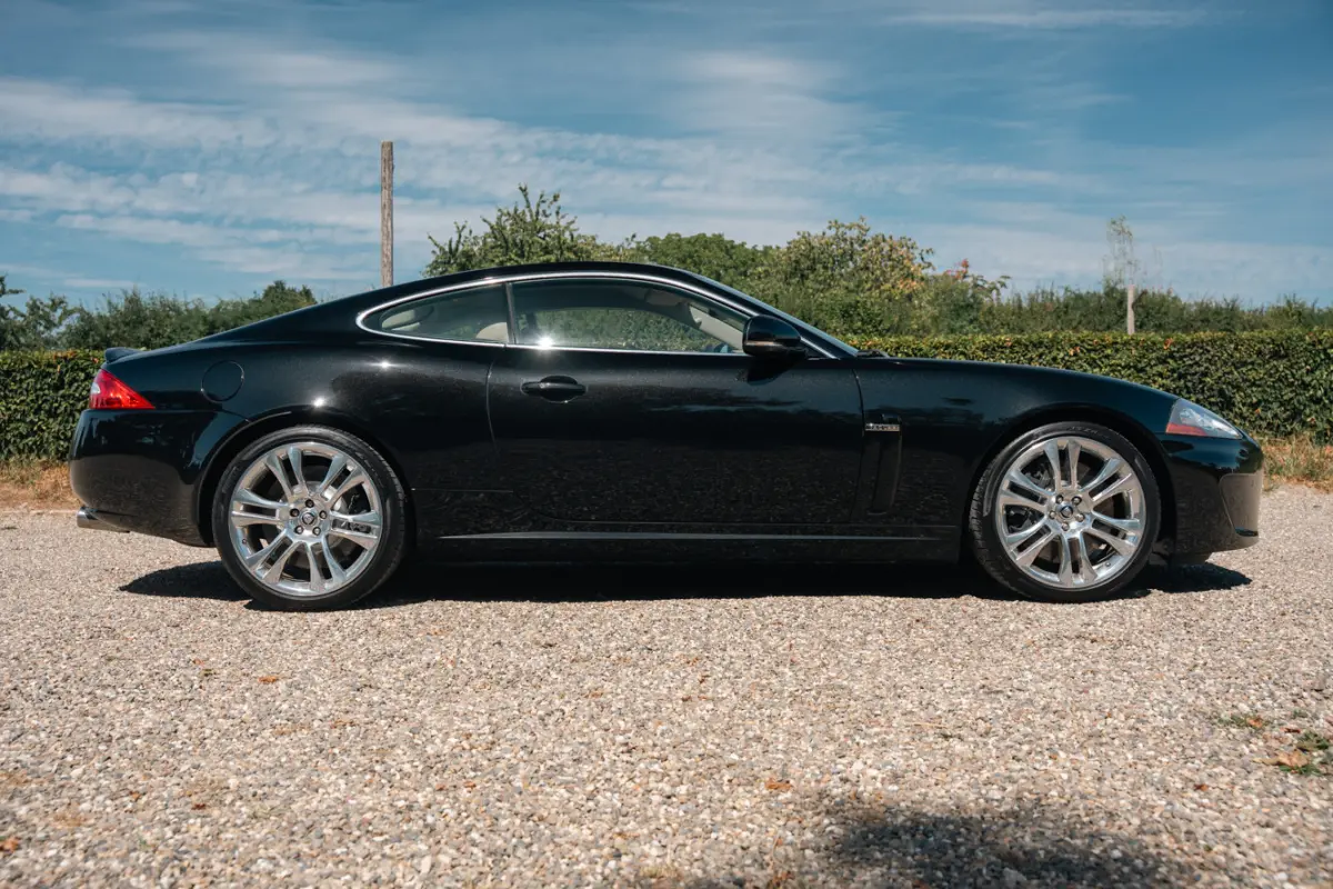 XKR 5.0 V8 Portfolio 510 pk | 100% Jaguar Service | 1e Eigenaar | Clima | Cruise | Leder | Navi | Stoelkoeling |