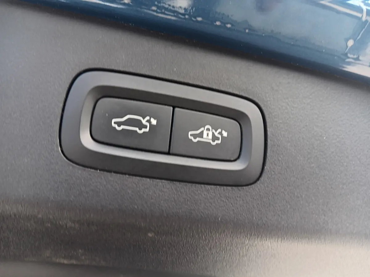 1.5 Plug in Hybrid,262PK PANO,TREKH 1800kg trekgewicht,WINTERPAKKET.