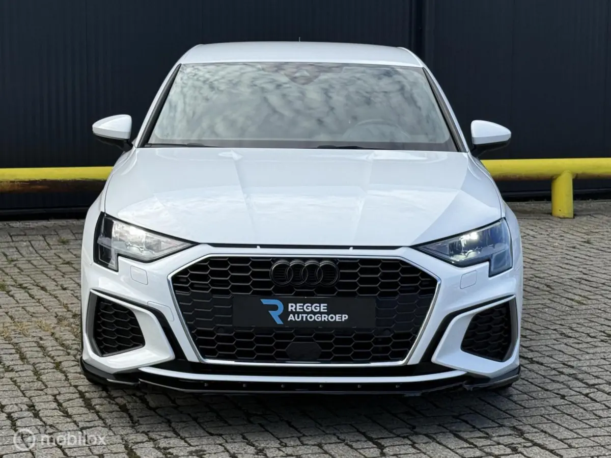 40 TFSI e S-Line S3 UITGEVOERD | MAXTON