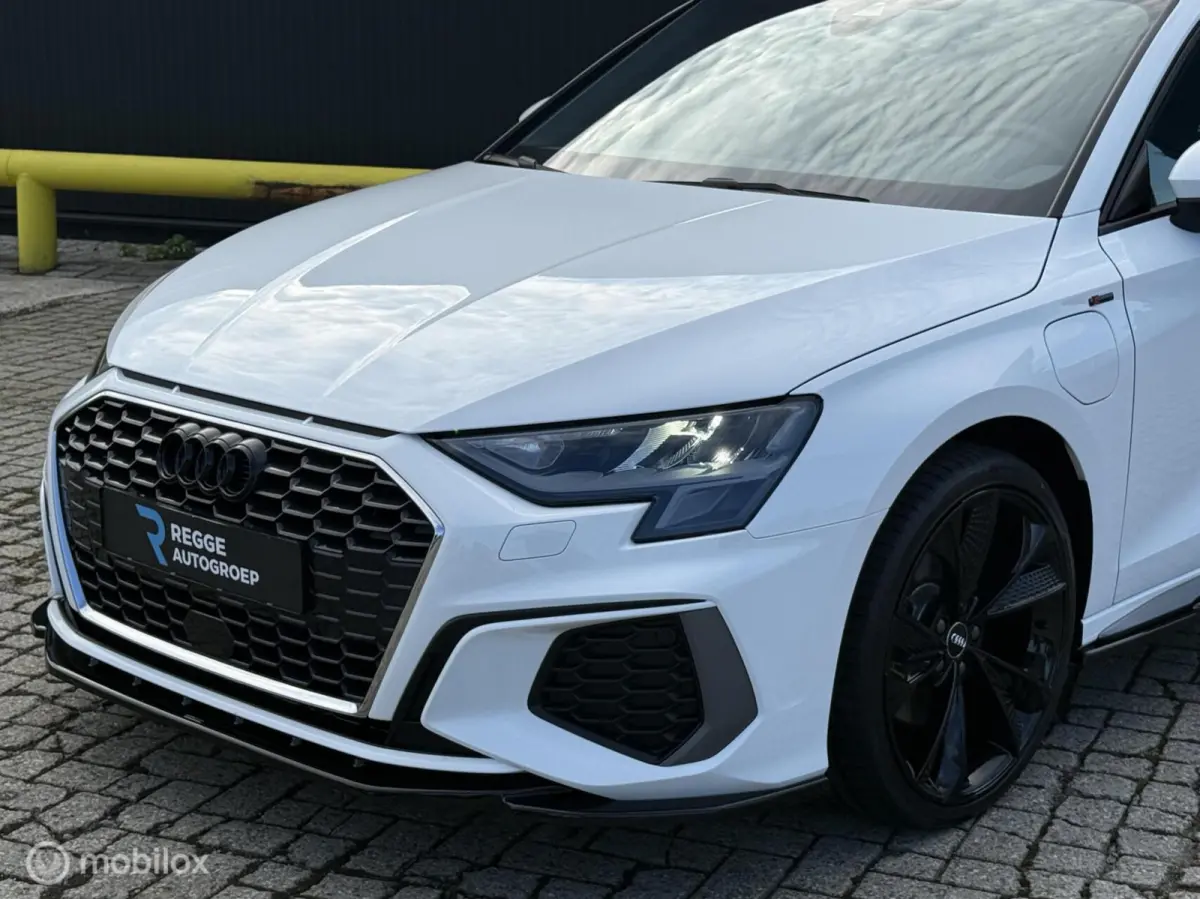 40 TFSI e S-Line S3 UITGEVOERD | MAXTON