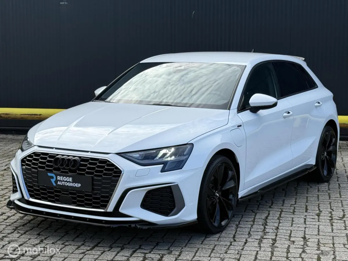 40 TFSI e S-Line S3 UITGEVOERD | MAXTON
