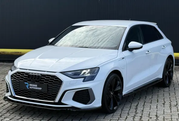 40 TFSI e S-Line S3 UITGEVOERD | MAXTON