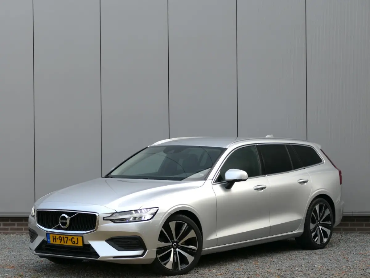 T4 Momentum Pro 12 MND garantie Polestar optimalisatie / Trekhaak / 19'' / Navi