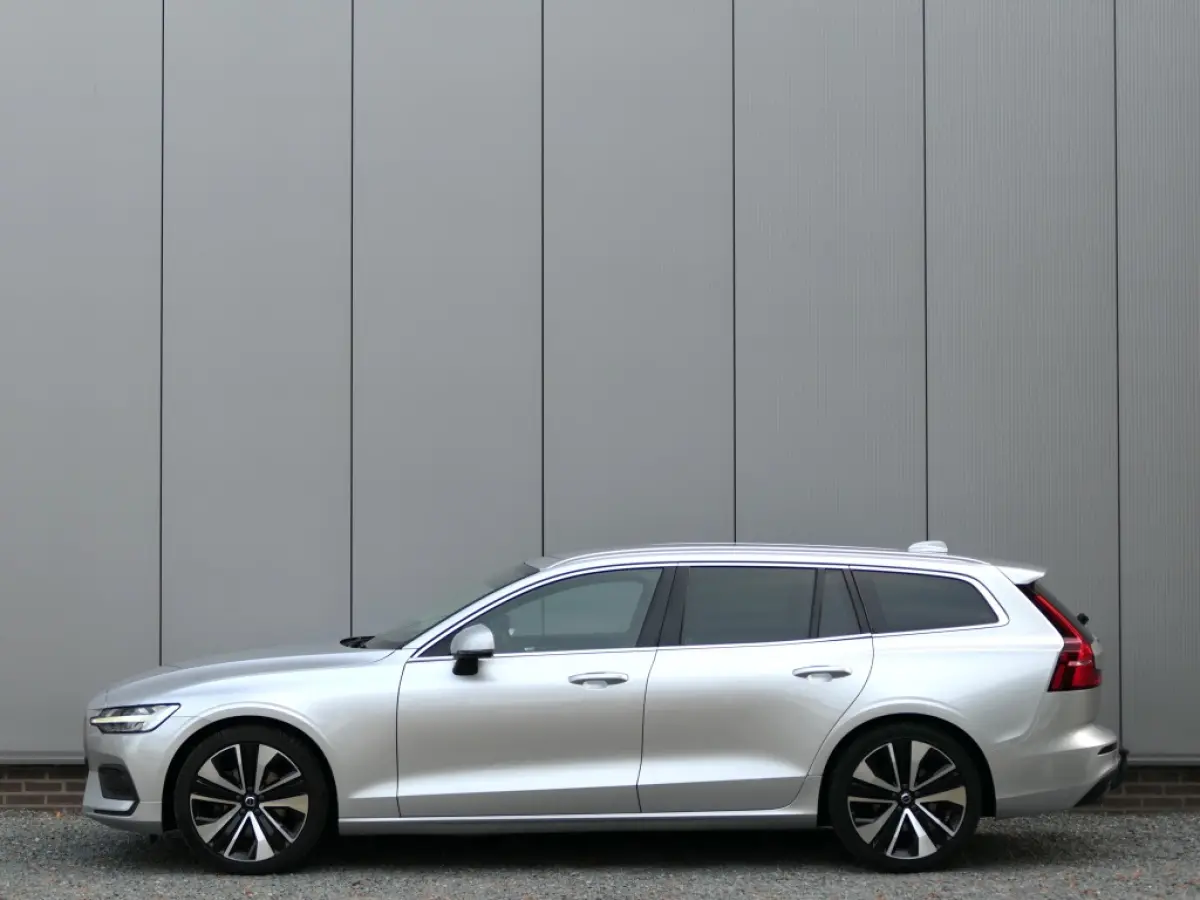 T4 Momentum Pro 12 MND garantie Polestar optimalisatie / Trekhaak / 19'' / Navi