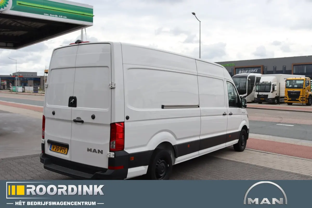 3.140 L4H3 Automaat, cruisecontrol, PDC voor en achter, Camera, multistuur