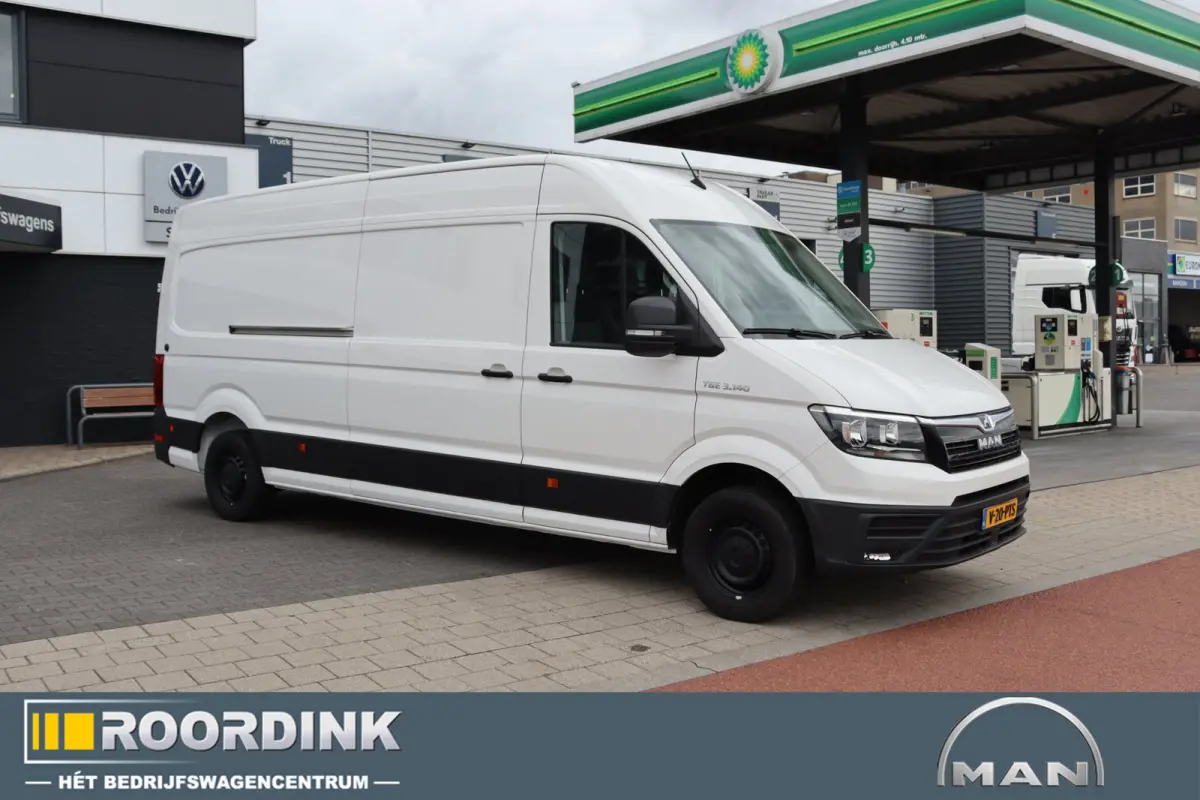 3.140 L4H3 Automaat, cruisecontrol, PDC voor en achter, Camera, multistuur