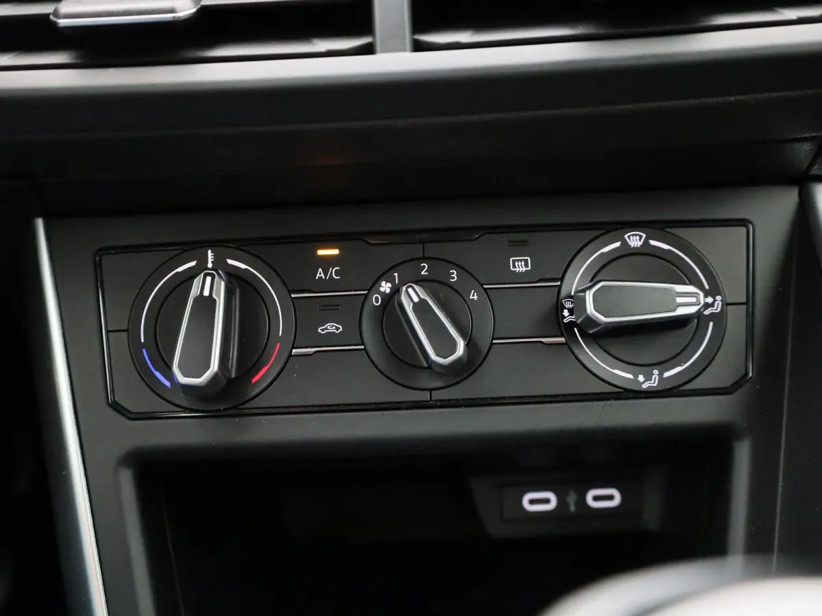 1.0 TSI Life 95 PK| Origineel Nederlands | 1e Eigenaar | Navigatie | Parkeersensoren Voor & Achter | LED Koplampen | Airco | Digitale Cockpit