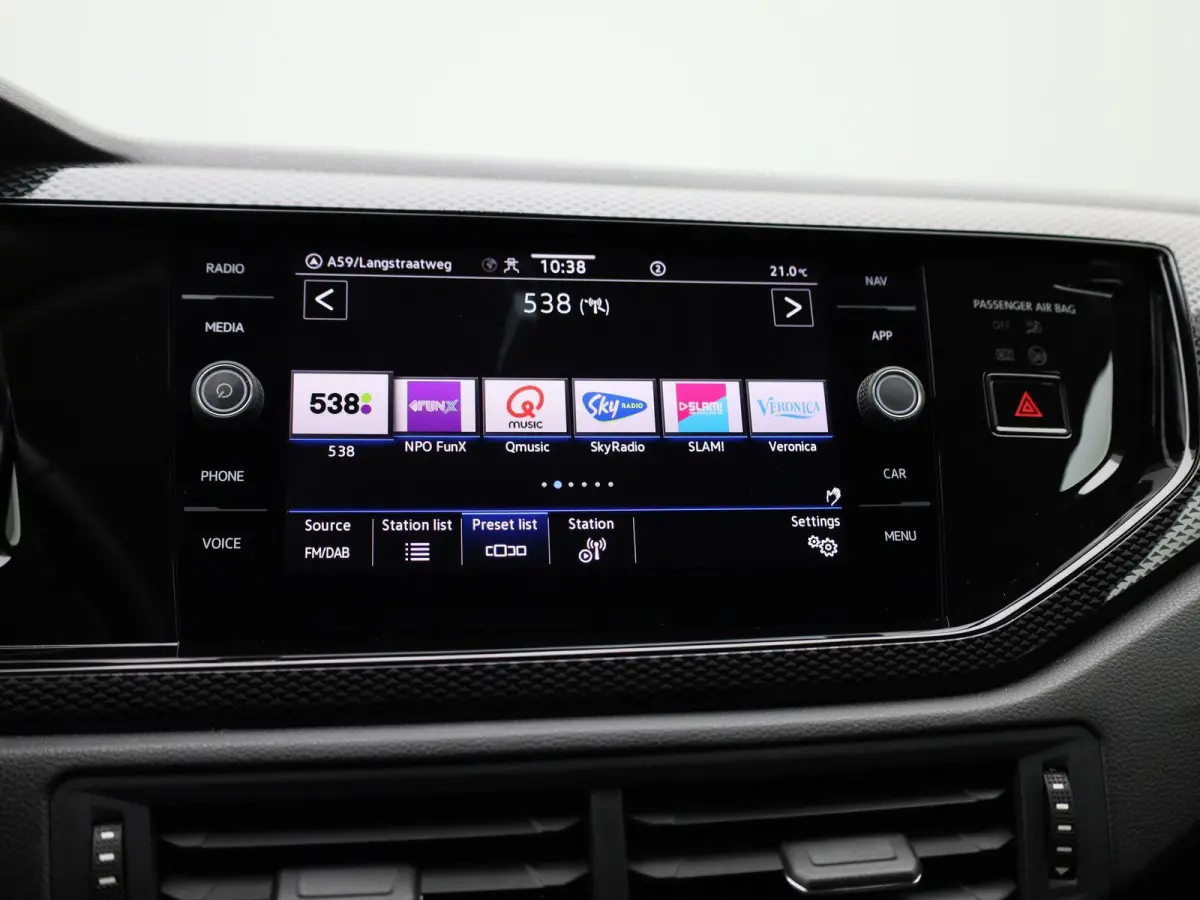 1.0 TSI Life 95 PK| Origineel Nederlands | 1e Eigenaar | Navigatie | Parkeersensoren Voor & Achter | LED Koplampen | Airco | Digitale Cockpit