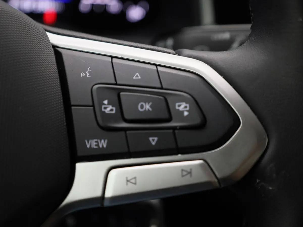 1.0 TSI Life 95 PK| Origineel Nederlands | 1e Eigenaar | Navigatie | Parkeersensoren Voor & Achter | LED Koplampen | Airco | Digitale Cockpit