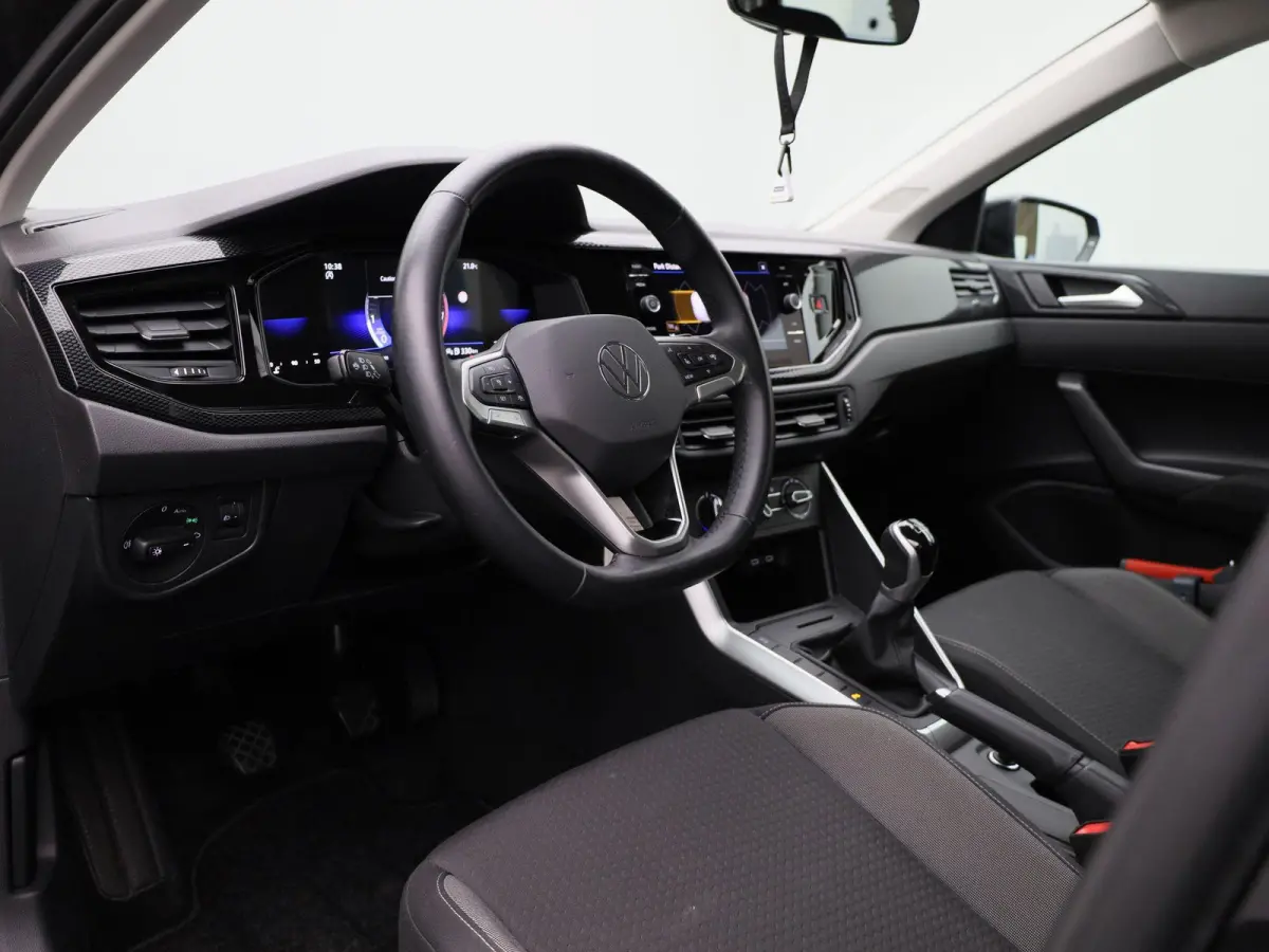 1.0 TSI Life 95 PK| Origineel Nederlands | 1e Eigenaar | Navigatie | Parkeersensoren Voor & Achter | LED Koplampen | Airco | Digitale Cockpit