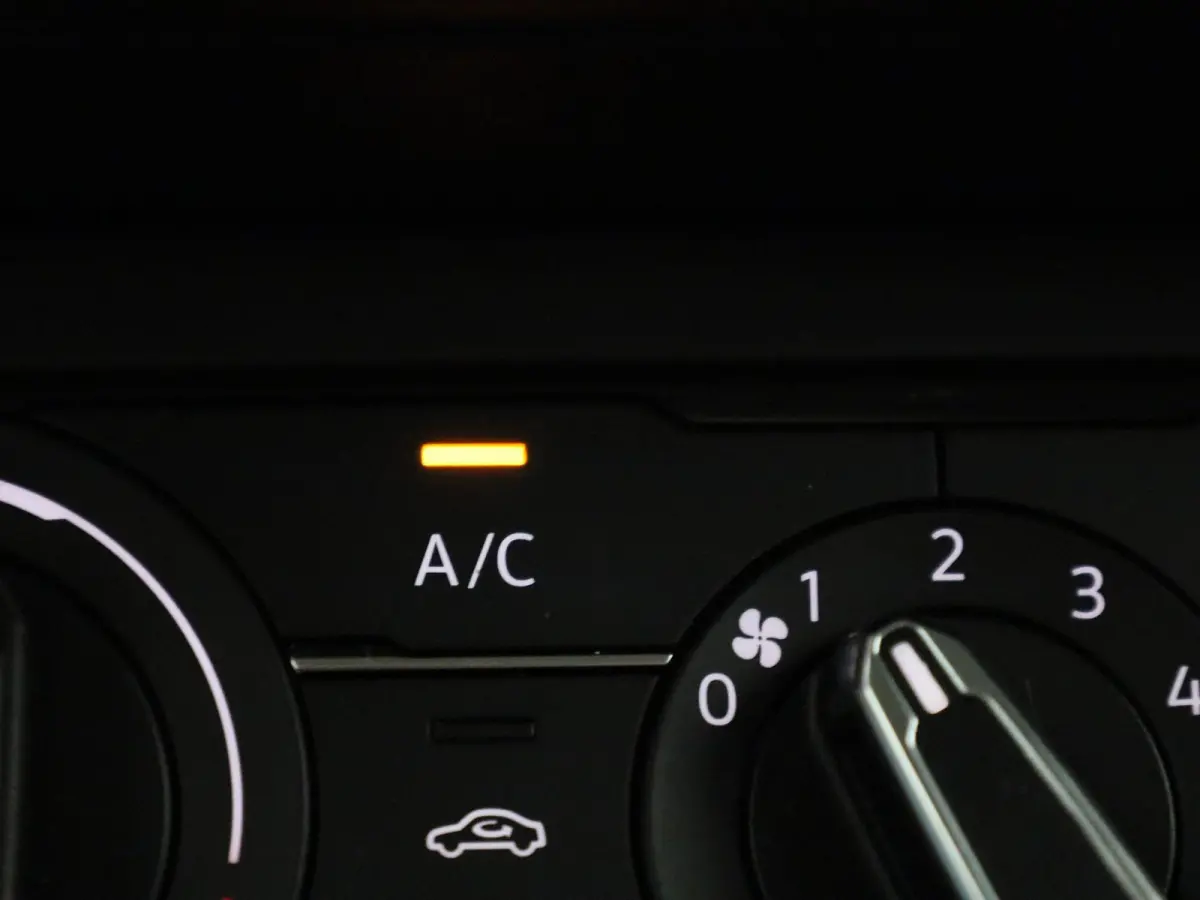 1.0 TSI Life 95 PK| Origineel Nederlands | 1e Eigenaar | Navigatie | Parkeersensoren Voor & Achter | LED Koplampen | Airco | Digitale Cockpit
