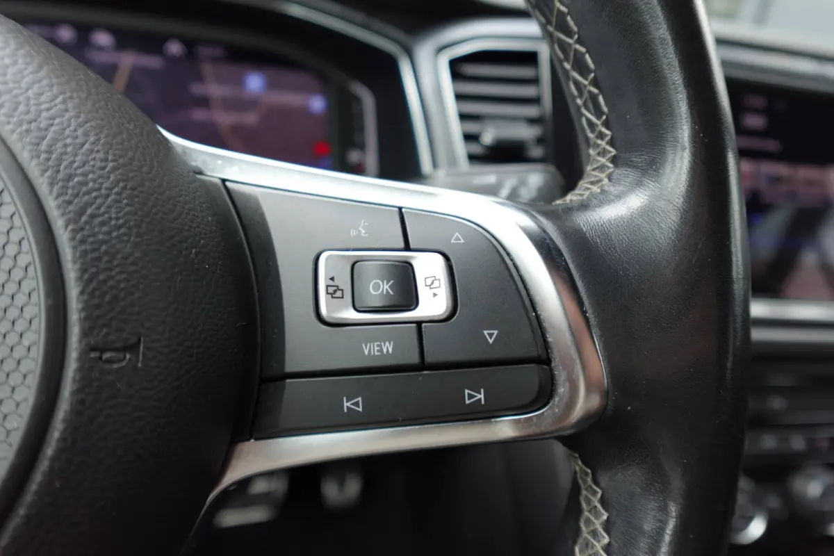 1.5 TSI Sport Business R PANO CAM ACC