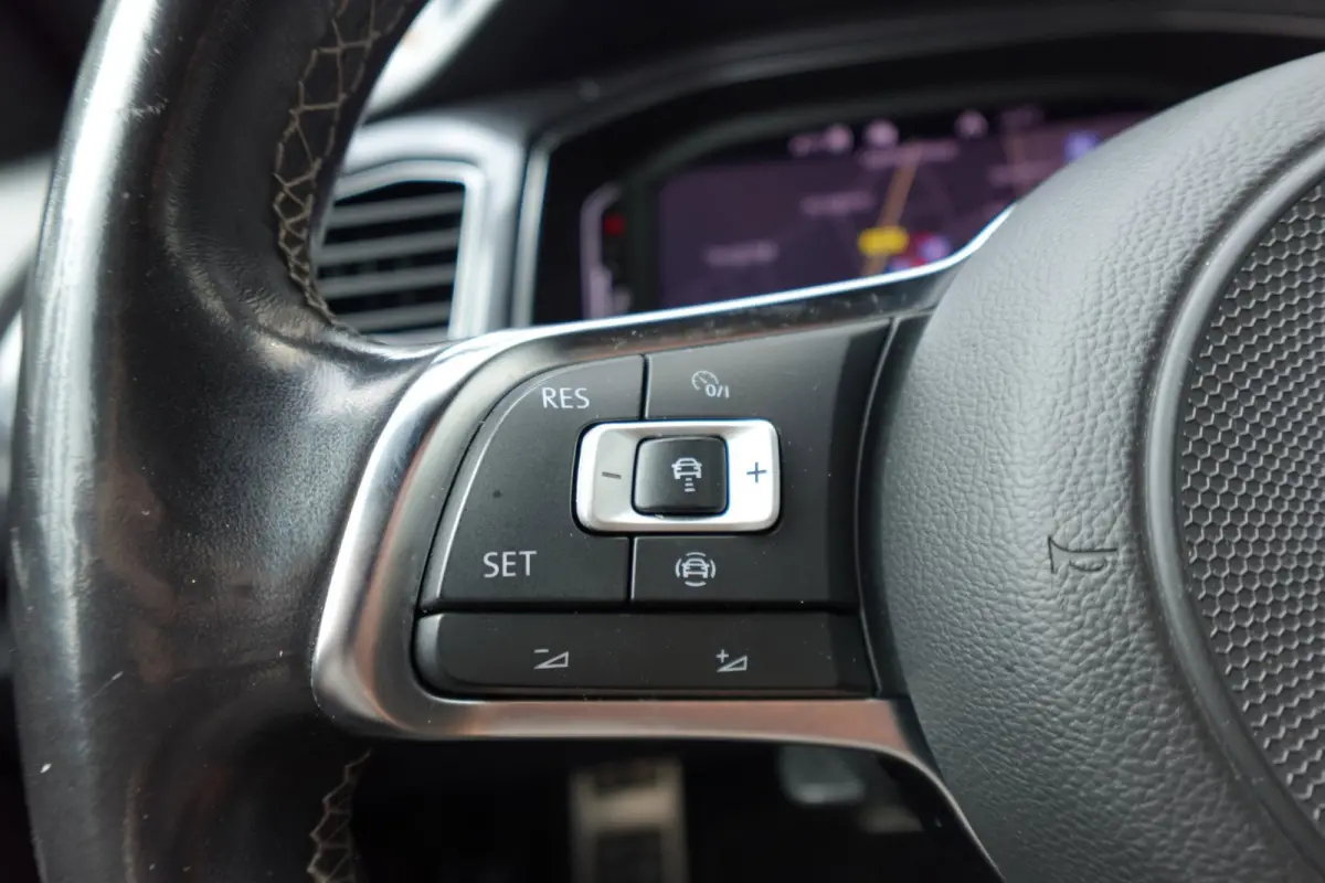 1.5 TSI Sport Business R PANO CAM ACC