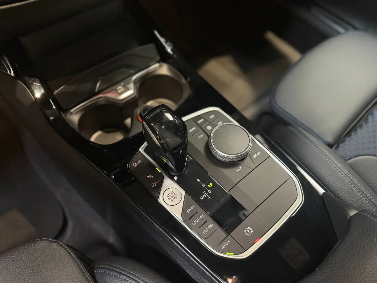120i High Executive|Pano|HUD|Keyless|Sfeer