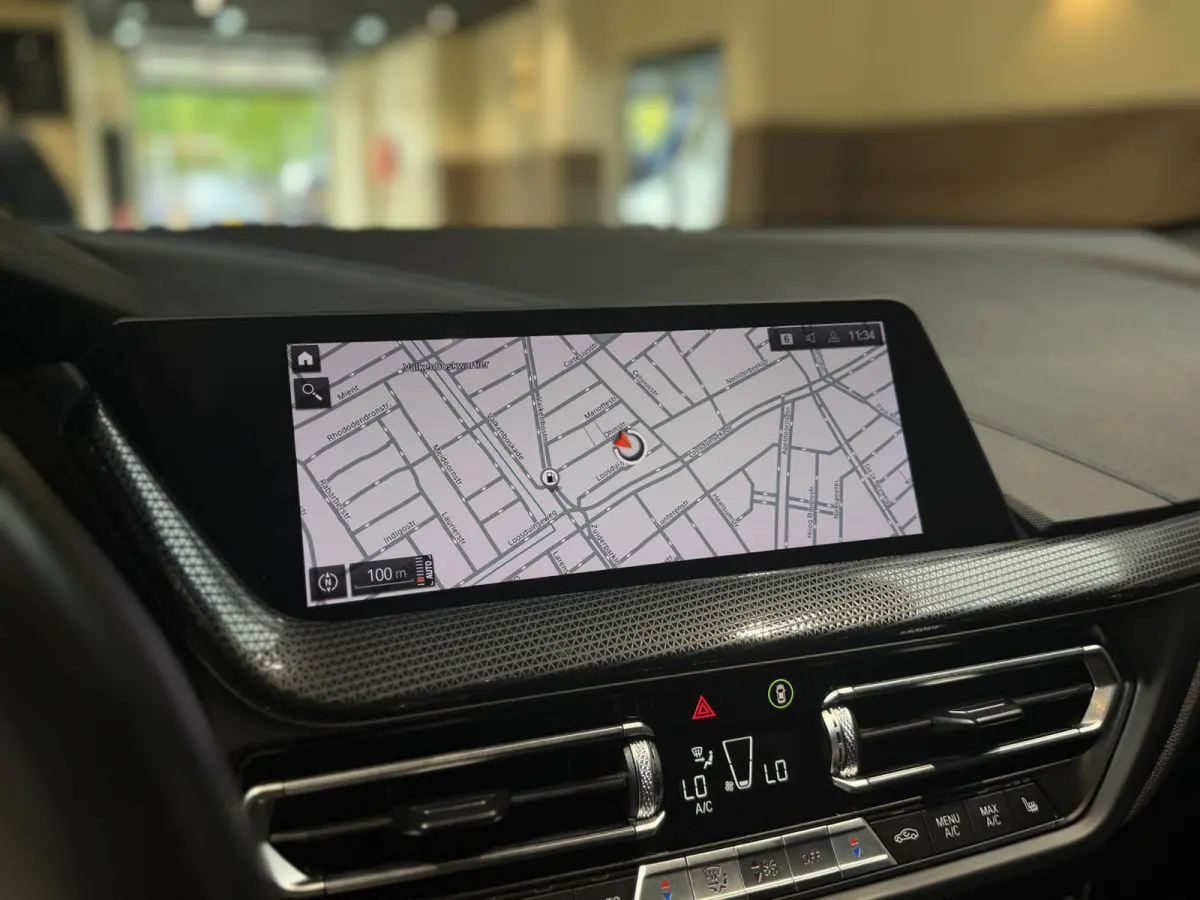 120i High Executive|Pano|HUD|Keyless|Sfeer