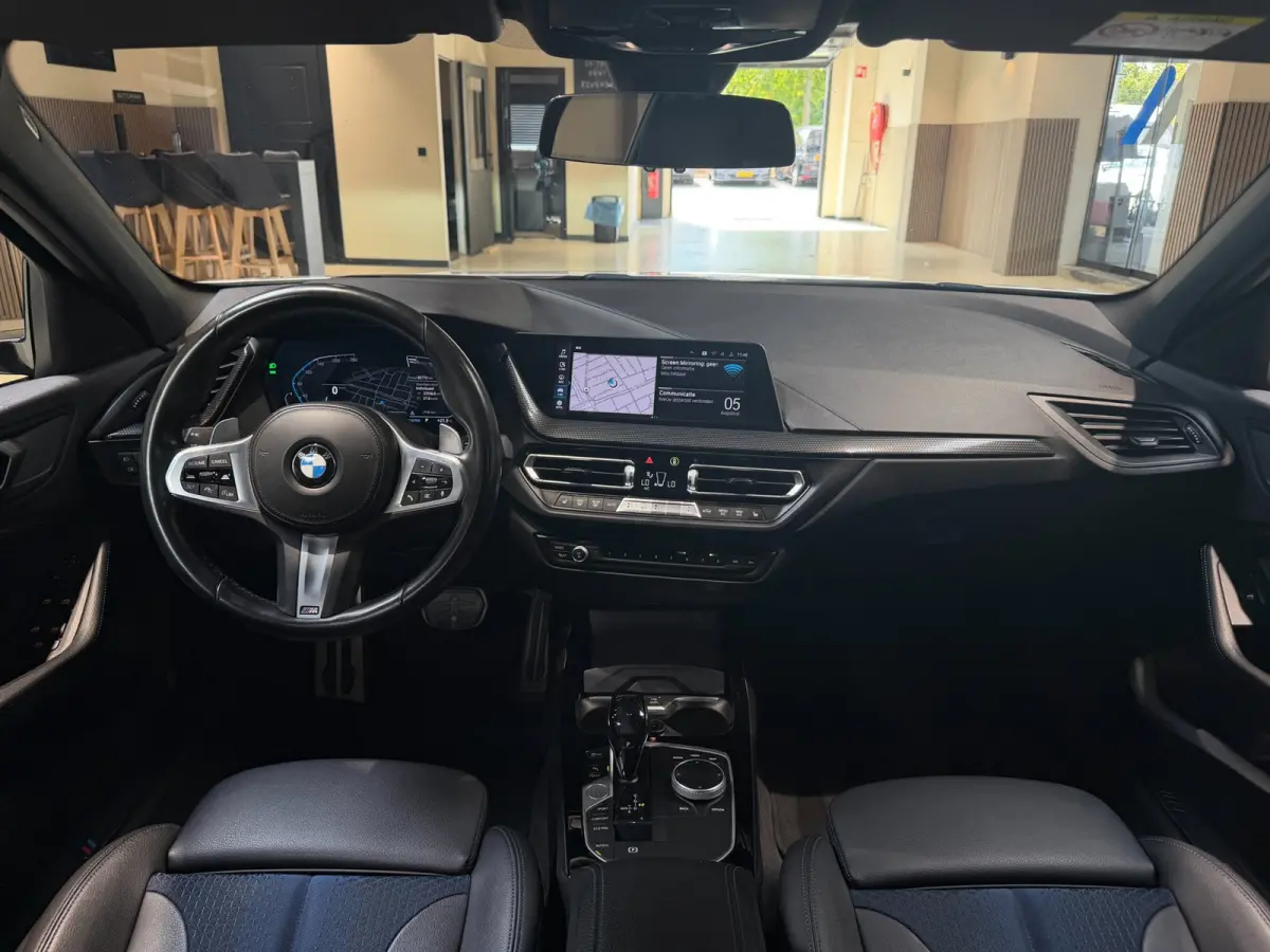 120i High Executive|Pano|HUD|Keyless|Sfeer