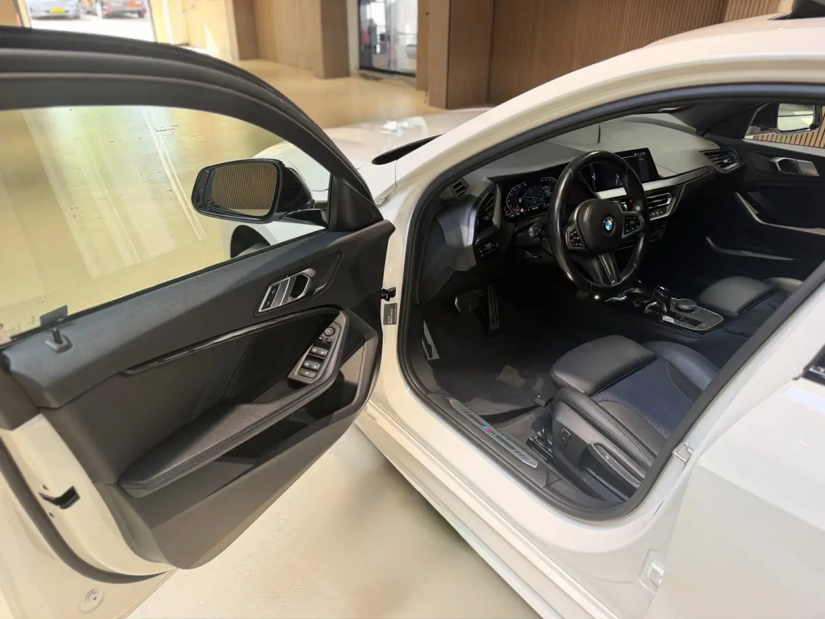 120i High Executive|Pano|HUD|Keyless|Sfeer