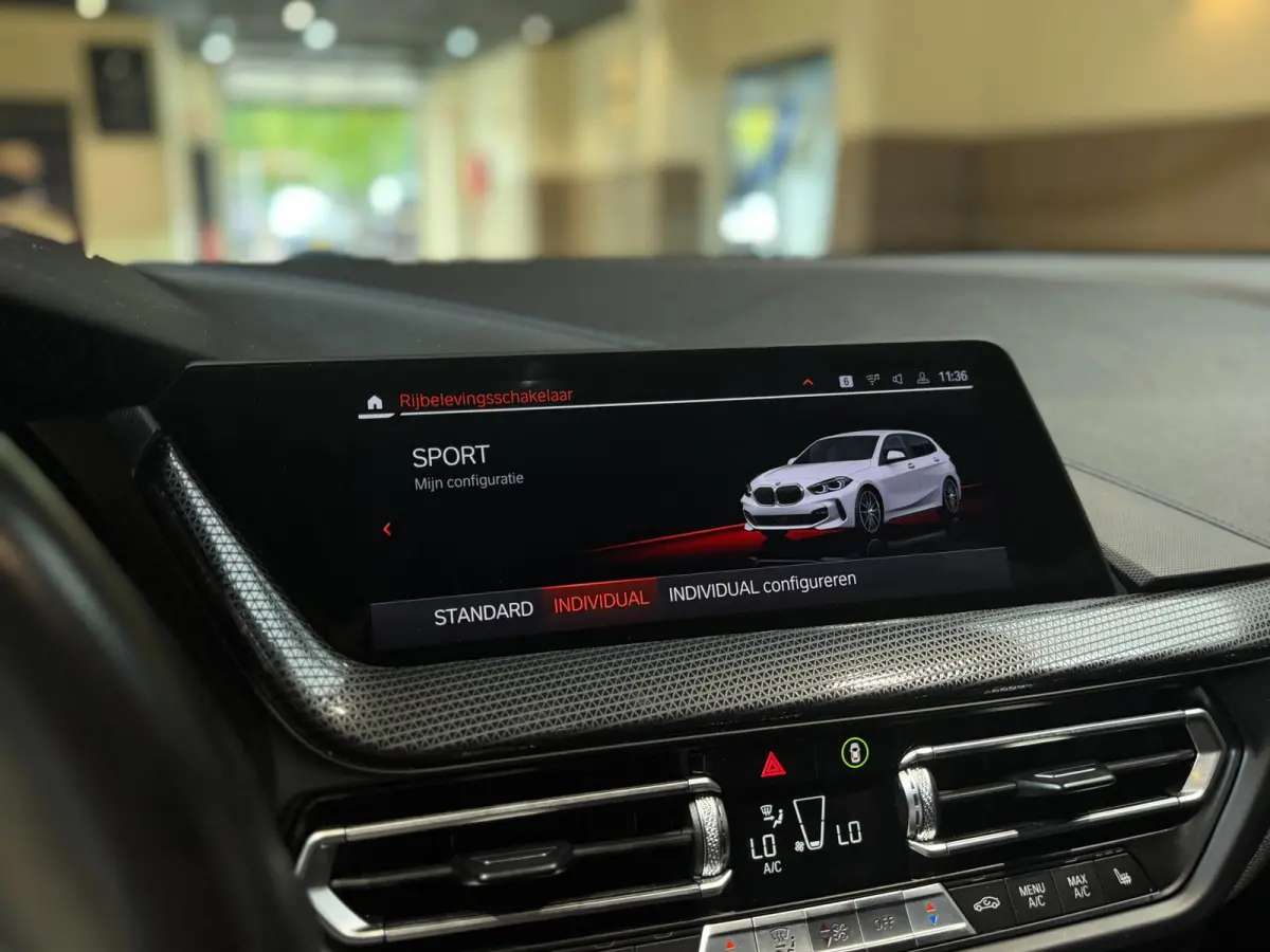 120i High Executive|Pano|HUD|Keyless|Sfeer