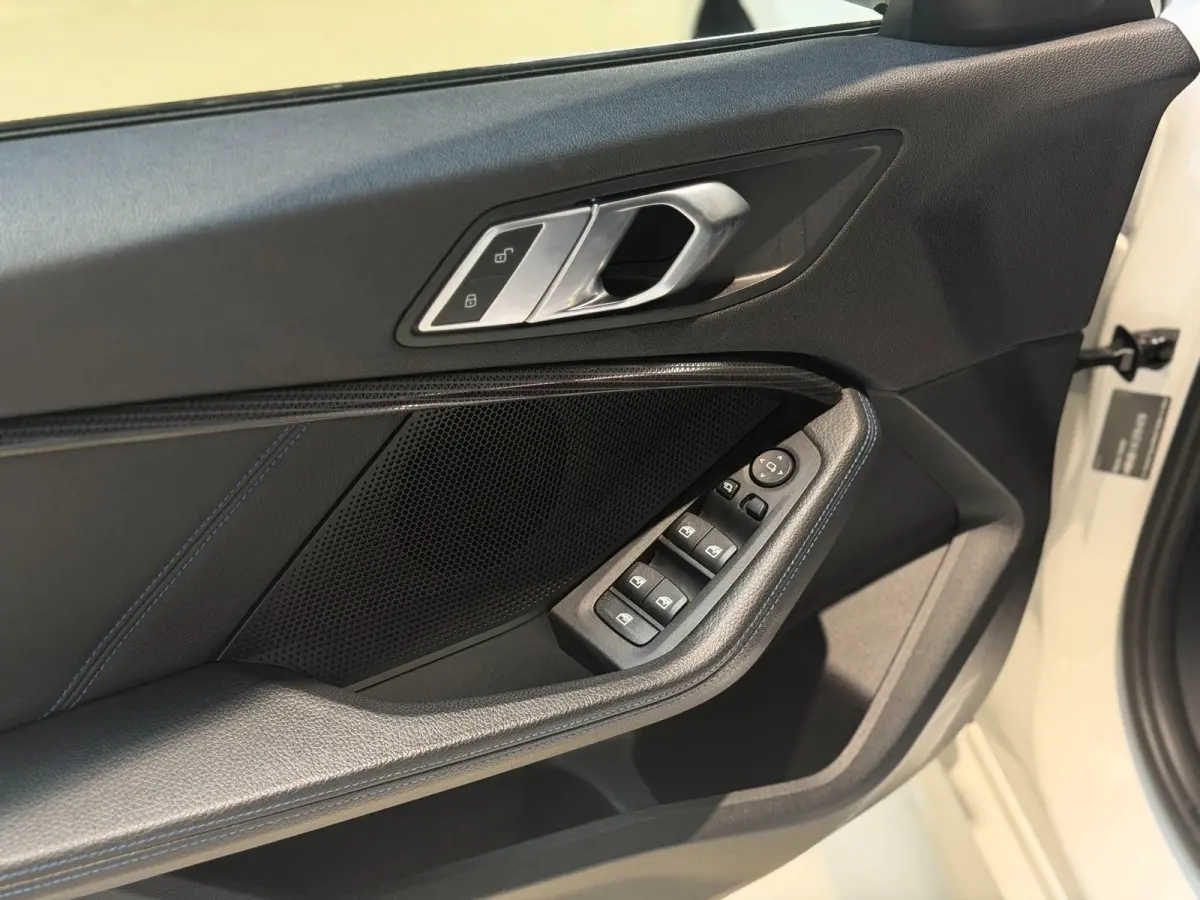 120i High Executive|Pano|HUD|Keyless|Sfeer