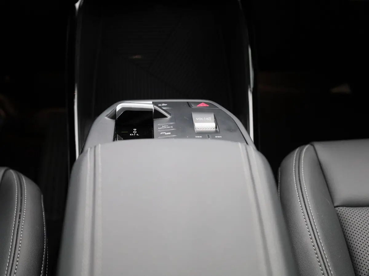 xDrive25e | LEER | CAMERA | STOELVERWARMING | NAVIGATIE