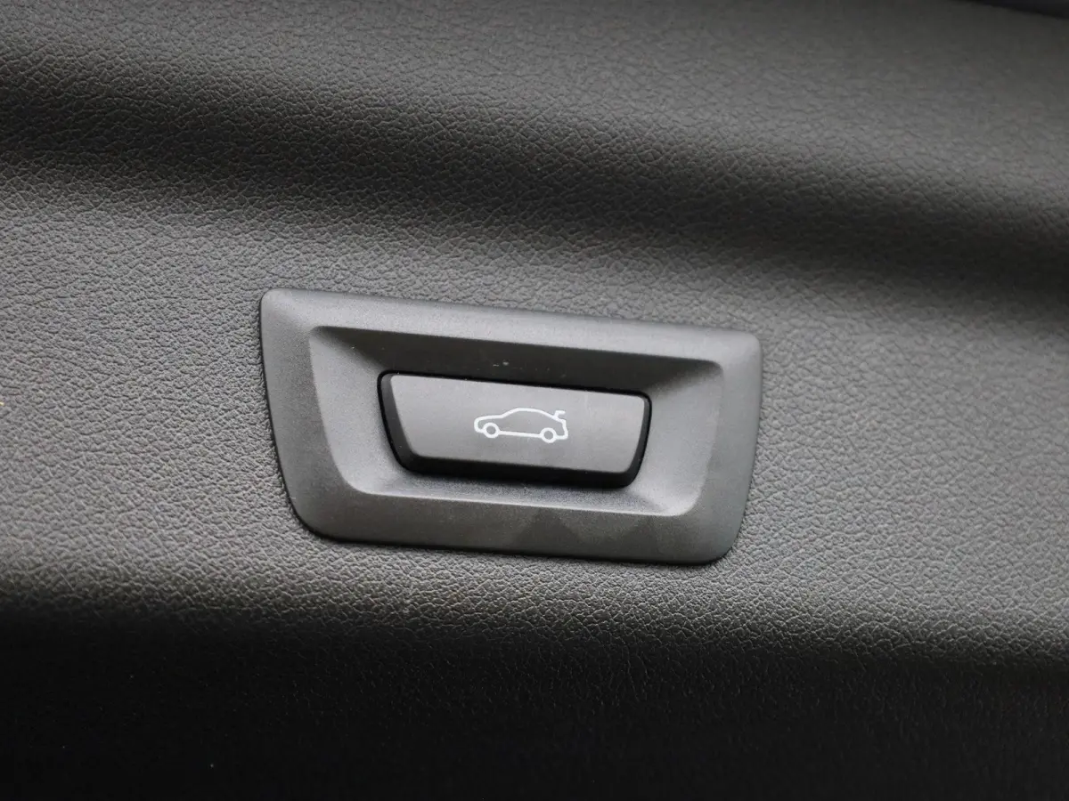 xDrive25e | LEER | CAMERA | STOELVERWARMING | NAVIGATIE