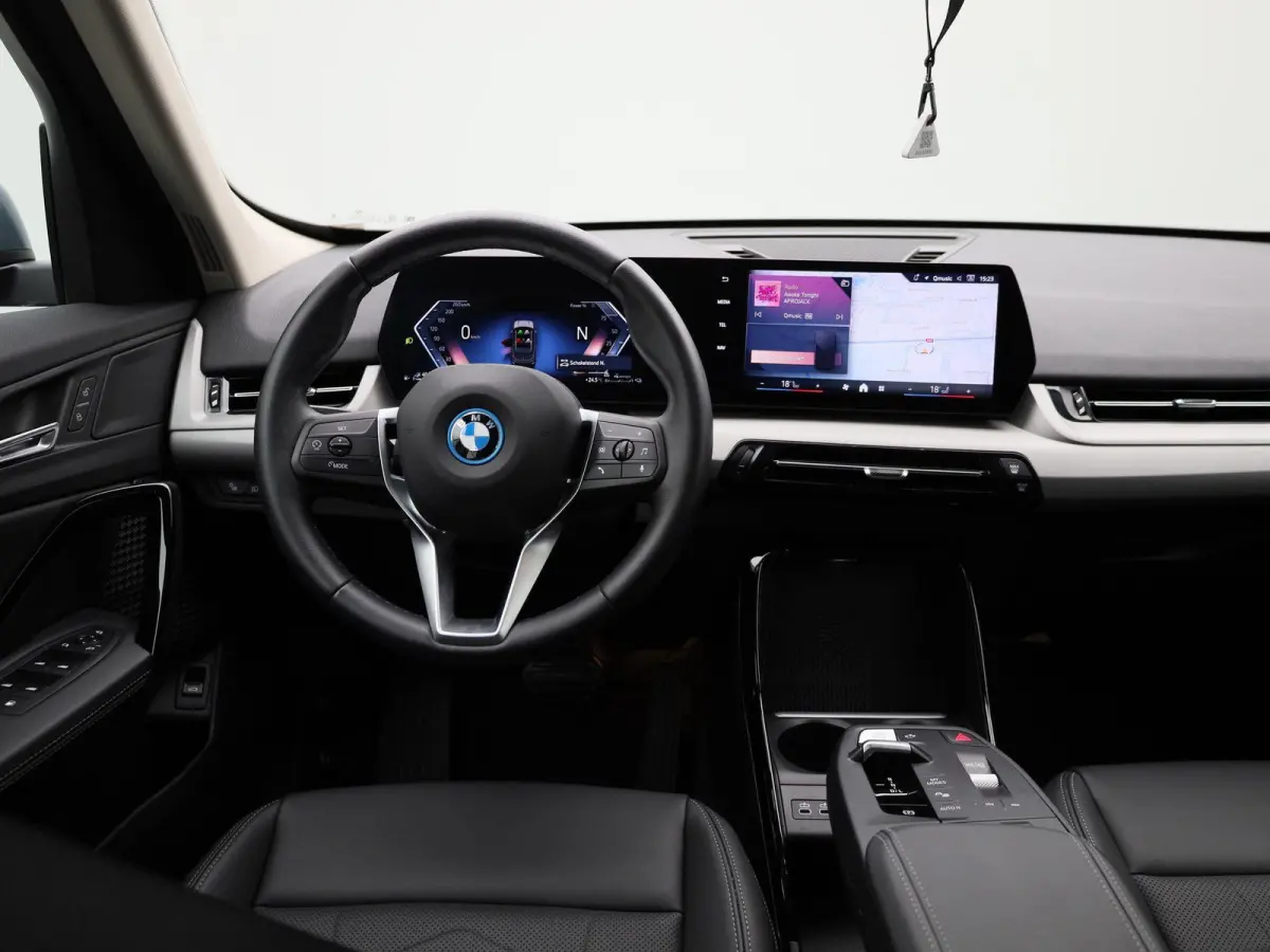 xDrive25e | LEER | CAMERA | STOELVERWARMING | NAVIGATIE