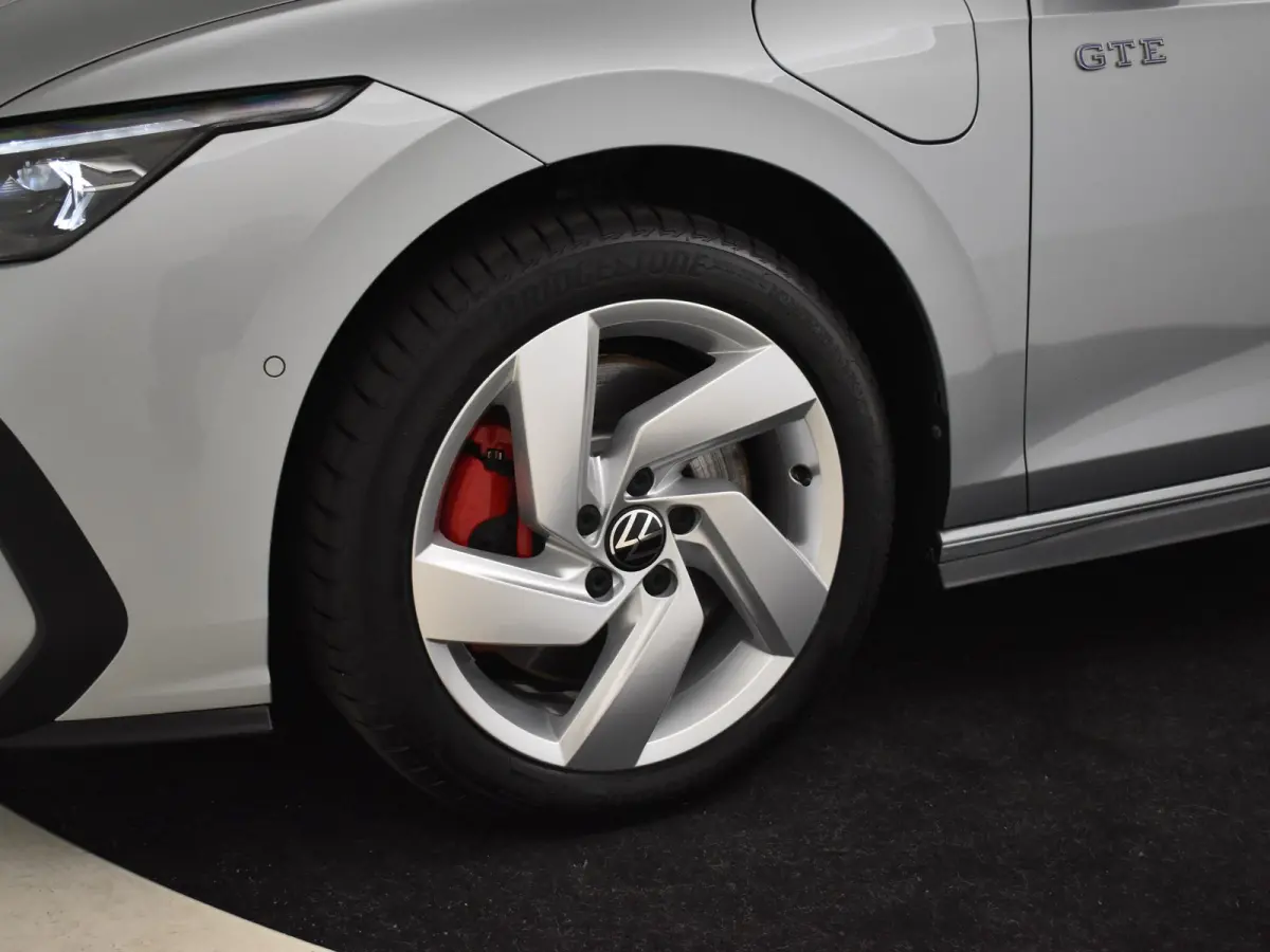 1.5 eHybrid GTE 272PK DSG/AUTO | Camera | IQ Light l Elektr. Trekhaak | Parkeerassistent | Head-up Display | Stoel/stuurverwarming | App connect | Dodehoek detectie |IQ Lights | DAB | 17"LMV