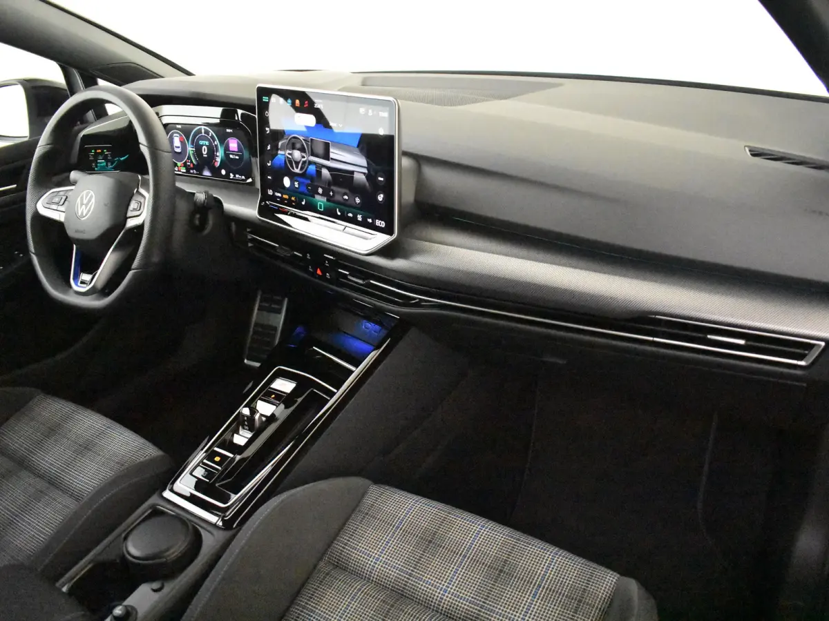 1.5 eHybrid GTE 272PK DSG/AUTO | Camera | IQ Light l Elektr. Trekhaak | Parkeerassistent | Head-up Display | Stoel/stuurverwarming | App connect | Dodehoek detectie |IQ Lights | DAB | 17"LMV