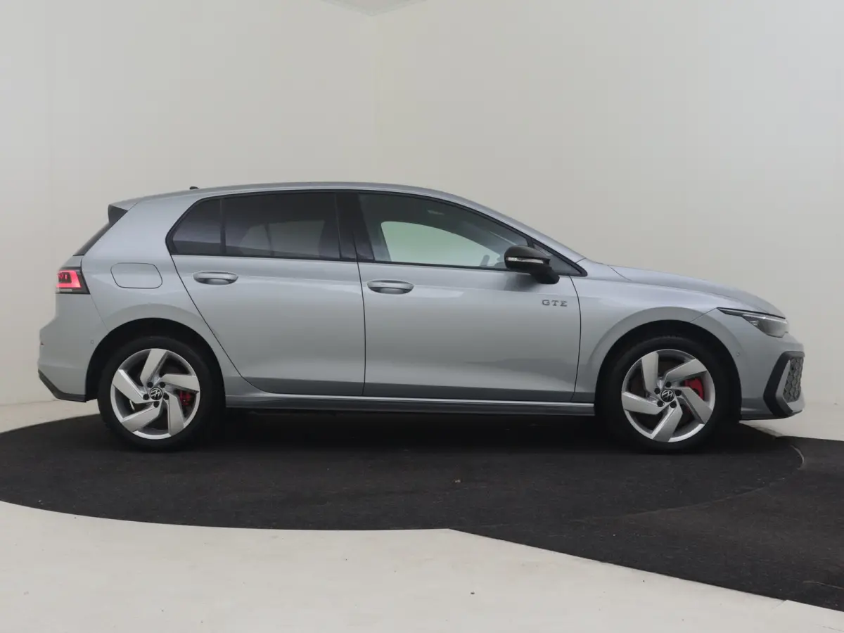 1.5 eHybrid GTE 272PK DSG/AUTO | Camera | IQ Light l Elektr. Trekhaak | Parkeerassistent | Head-up Display | Stoel/stuurverwarming | App connect | Dodehoek detectie |IQ Lights | DAB | 17"LMV