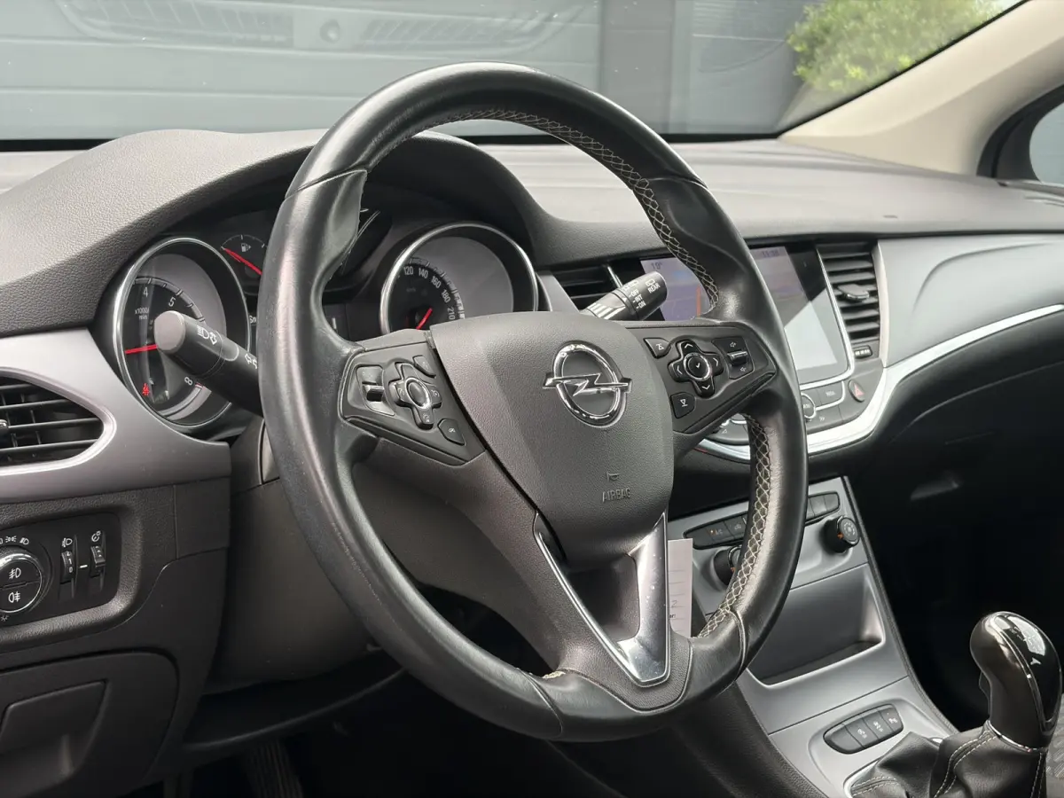 1.4 Business+ ✓1e Eigenaar✓Trekhaak✓150pk✓Carplay✓Navi✓Airco✓Cruise✓Pdc V+A✓6 Bak✓Lm velgen✓N.A.P,Apk tot 10-2027