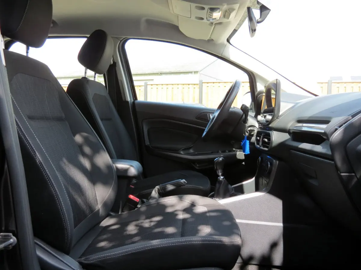 1.0 EcoBoost Titanium | CARPLAY | NAVI | CRUISE CONTROL | LICHTMETALEN VELGEN | PARKEERSENSORS |