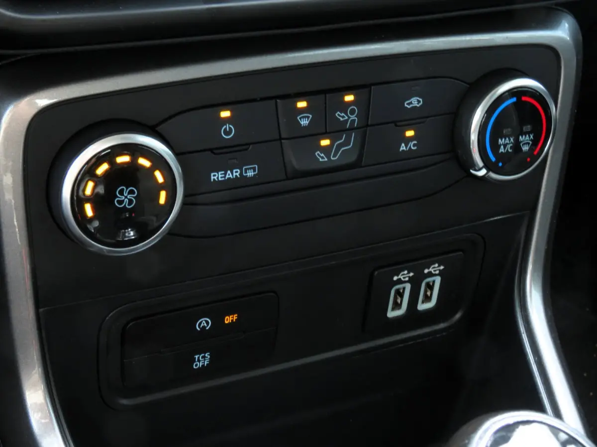 1.0 EcoBoost Titanium | CARPLAY | NAVI | CRUISE CONTROL | LICHTMETALEN VELGEN | PARKEERSENSORS |