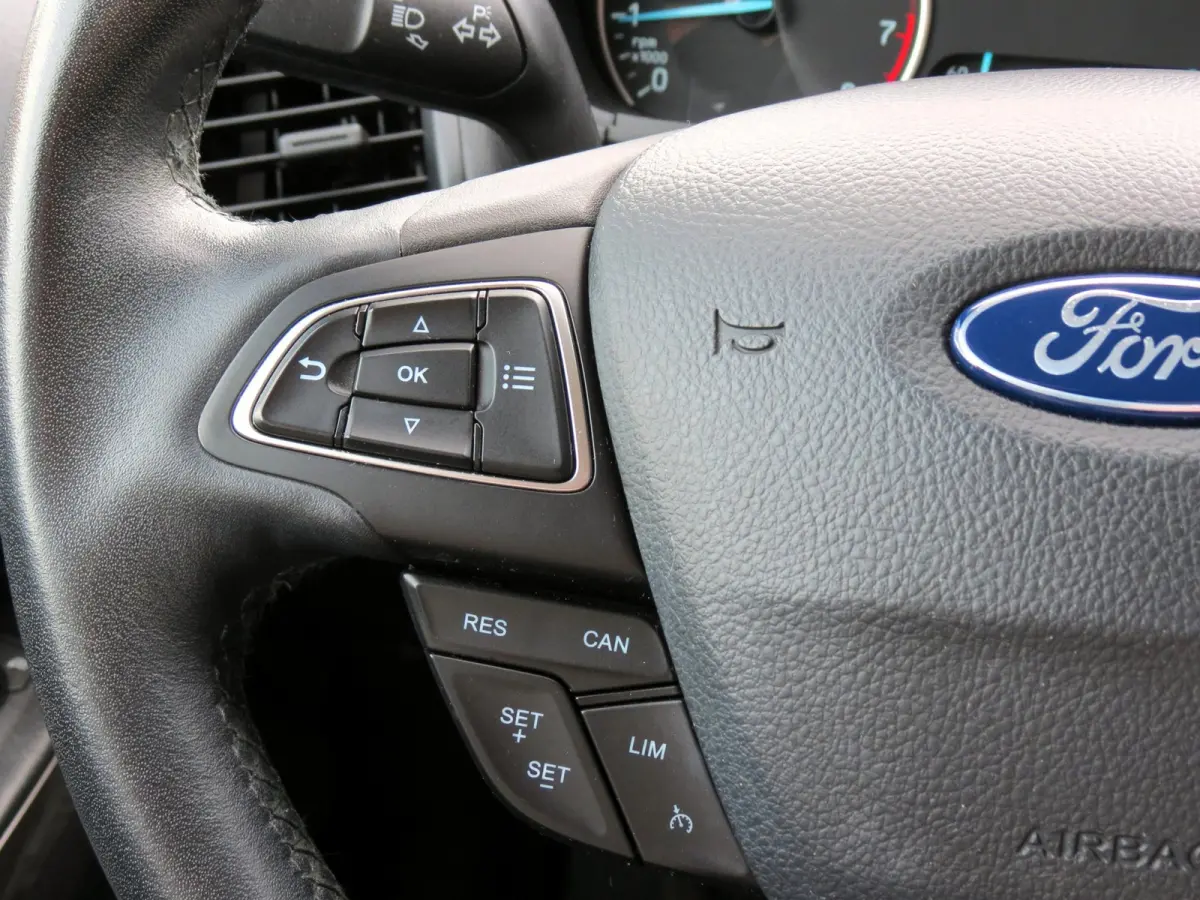 1.0 EcoBoost Titanium | CARPLAY | NAVI | CRUISE CONTROL | LICHTMETALEN VELGEN | PARKEERSENSORS |