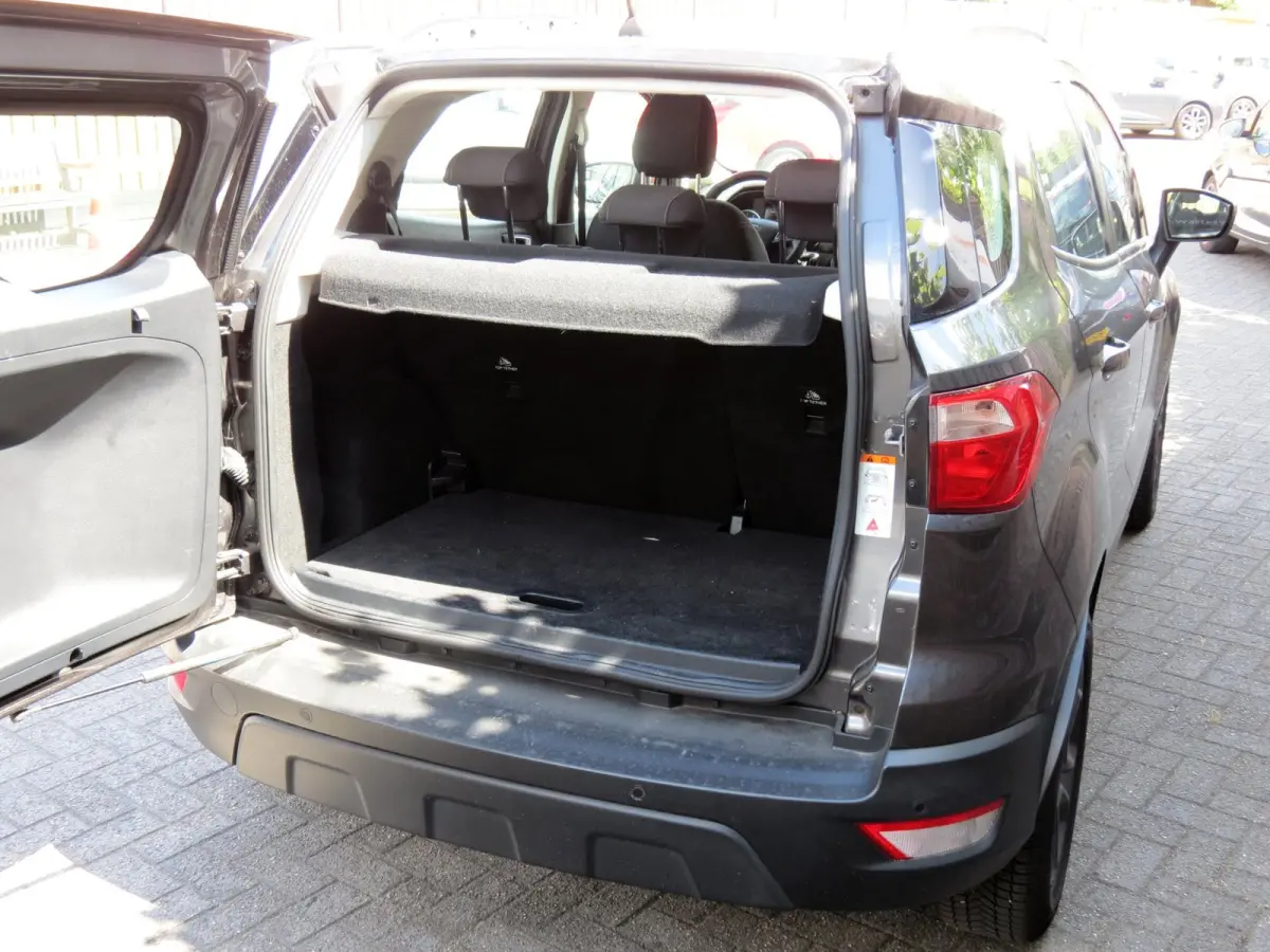 1.0 EcoBoost Titanium | CARPLAY | NAVI | CRUISE CONTROL | LICHTMETALEN VELGEN | PARKEERSENSORS |