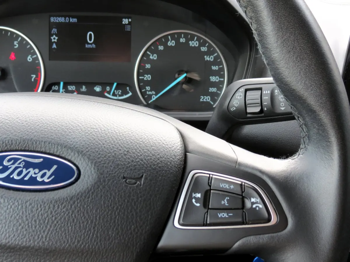 1.0 EcoBoost Titanium | CARPLAY | NAVI | CRUISE CONTROL | LICHTMETALEN VELGEN | PARKEERSENSORS |