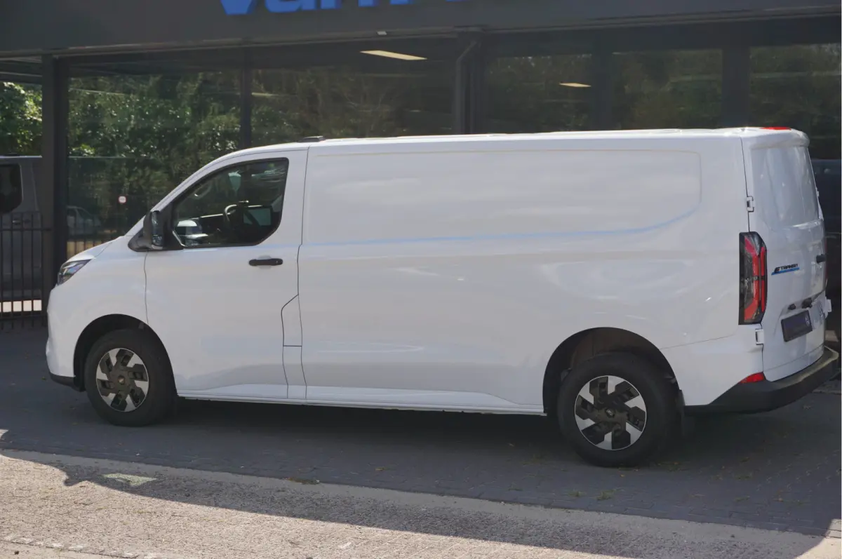 320L 218PK 71KWH Trend AUT BPM VRIJ!! Apple CP / Android A, LED, 2300KG Trekgewicht NR. EC01