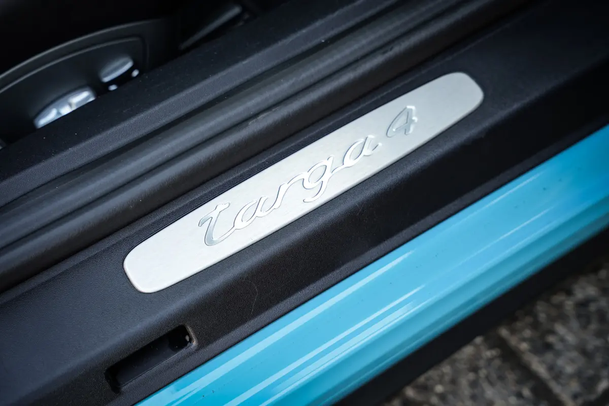 991.2 3.0 4 | Miami Blue | Sportchrono | Stoelventilatie | Leder | CarPlay | Camera | Uniek! |