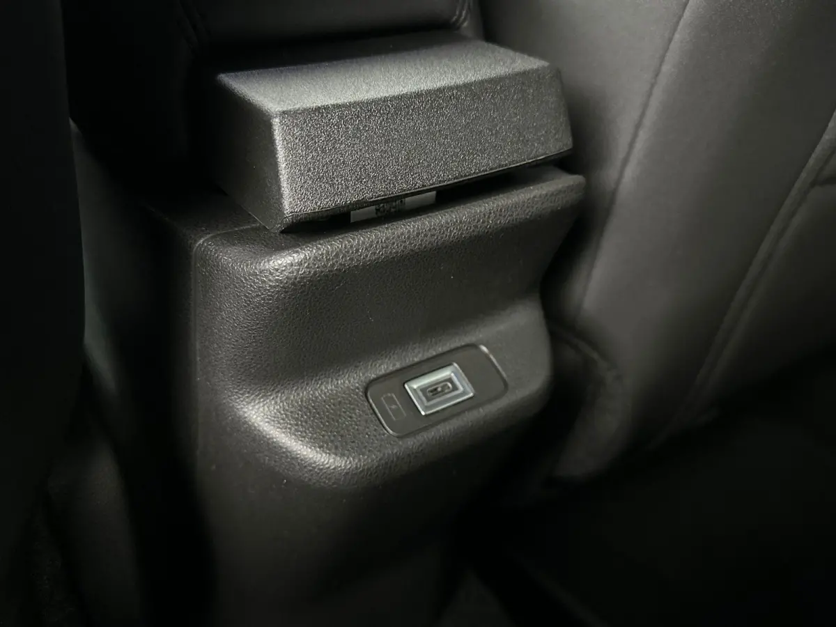 1.2 e-Hybrid Summit | Camera | Navigatie | Stoel&Stuur Verwarming| Elektrische Achterklep | JBL