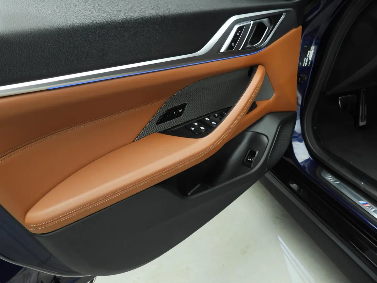 M60 | M-Sportpakket | LED | Leder | HUD | Active Cruise | SOH 100% | Panoramadak | Sportstoelen | DAB | Harman-Karton Sound | Alu 20 Inch
