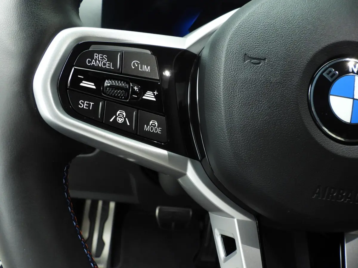 M60 | M-Sportpakket | LED | Leder | HUD | Active Cruise | SOH 100% | Panoramadak | Sportstoelen | DAB | Harman-Karton Sound | Alu 20 Inch