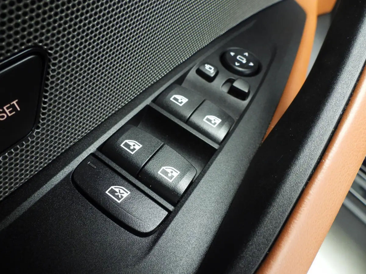 M60 | M-Sportpakket | LED | Leder | HUD | Active Cruise | SOH 100% | Panoramadak | Sportstoelen | DAB | Harman-Karton Sound | Alu 20 Inch