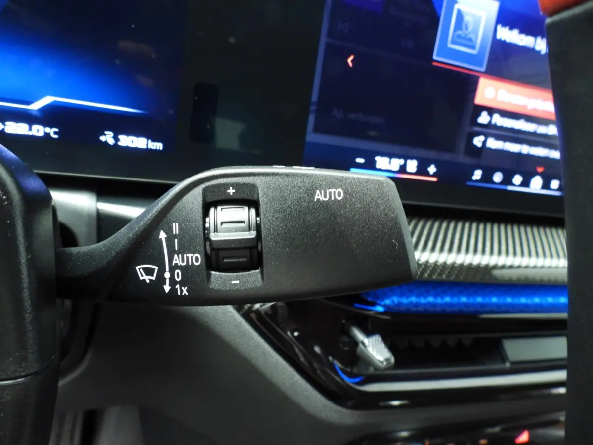 M60 | M-Sportpakket | LED | Leder | HUD | Active Cruise | SOH 100% | Panoramadak | Sportstoelen | DAB | Harman-Karton Sound | Alu 20 Inch