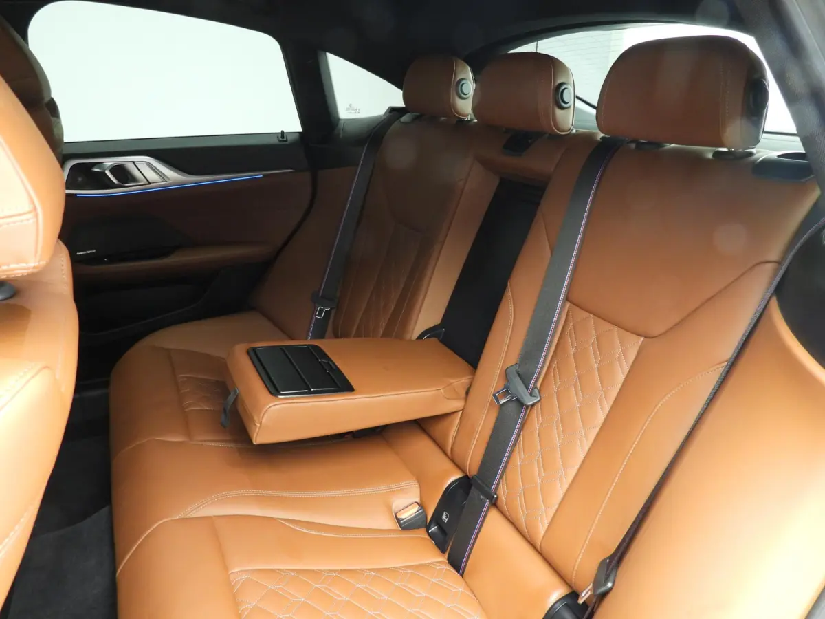 M60 | M-Sportpakket | LED | Leder | HUD | Active Cruise | SOH 100% | Panoramadak | Sportstoelen | DAB | Harman-Karton Sound | Alu 20 Inch