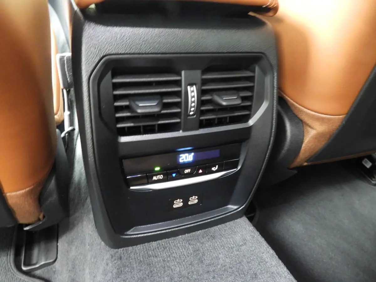 M60 | M-Sportpakket | LED | Leder | HUD | Active Cruise | SOH 100% | Panoramadak | Sportstoelen | DAB | Harman-Karton Sound | Alu 20 Inch