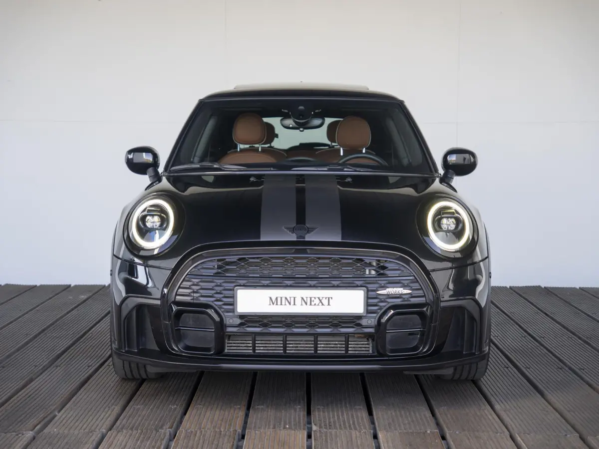 Cooper Aut. | JCW-pakket | Stuur & Stoelverwarming | Glazen panoramadak | Adaptief onderstel | MSI-pakket tot 2029! |